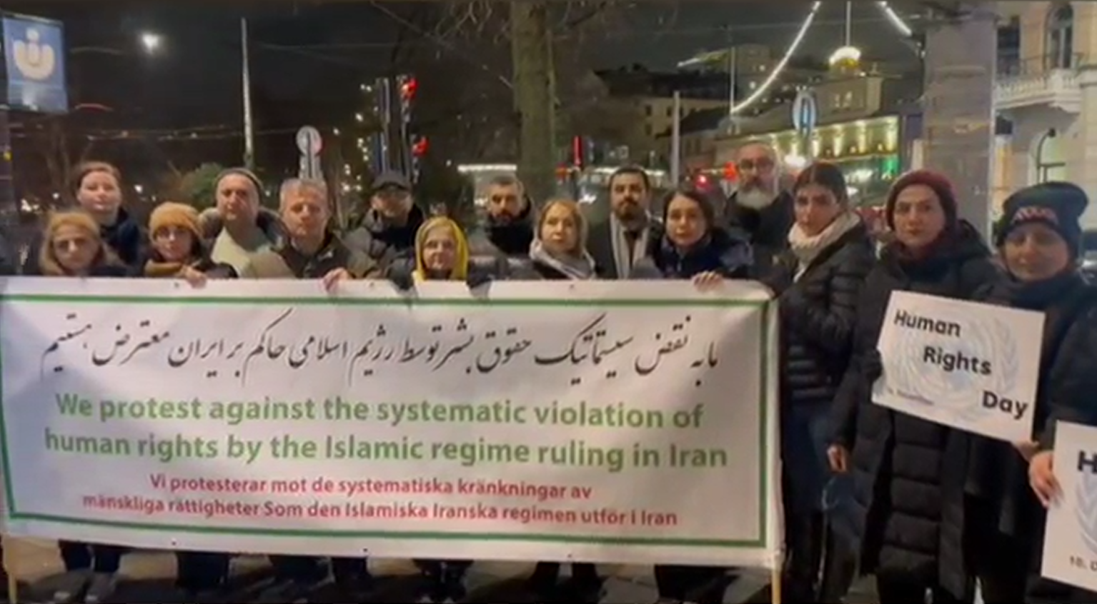 در حال حاضر در حال تماشای این مورد هستید تجمع گروهی از نوکیشان مسیحی به مناسبت روز جهانی حقوق بشر